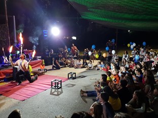 מורנו - חגיגת להטוטים וקרקס